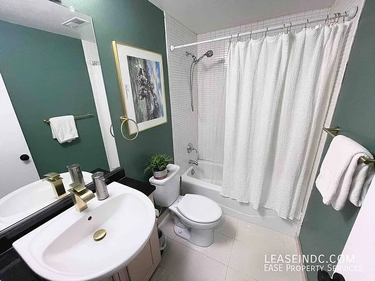 233 R St NE #A — Photo 15