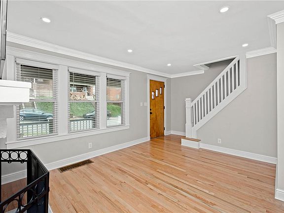 4th image of 629 Bellaire Ave