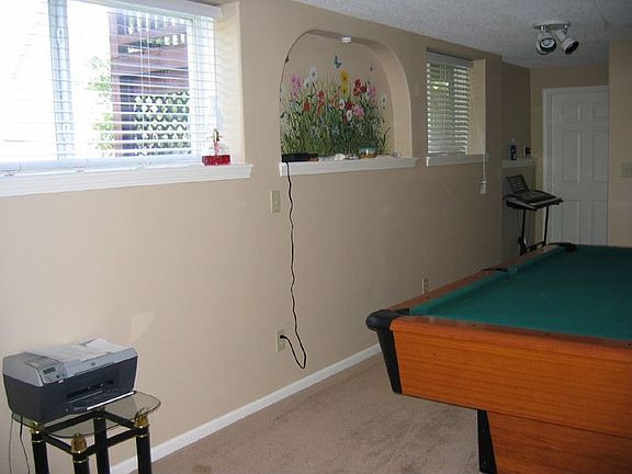 Rec Room w/large daylight windows