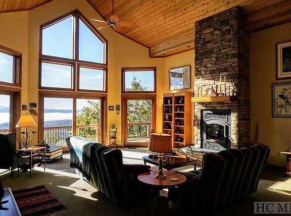 5th image of 330 Lost Cabin Dr