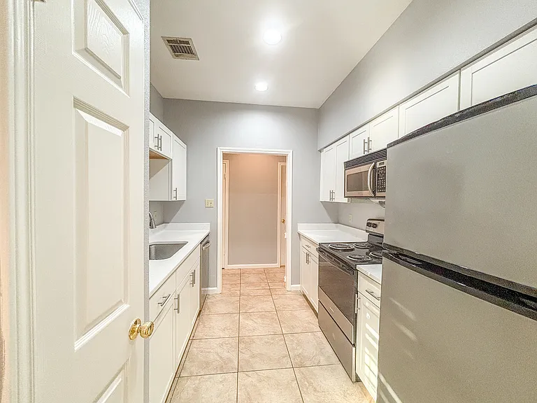 7 Chapel Hill Cir #7 — Photo 2