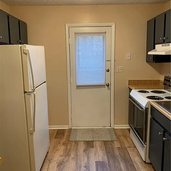 1235 Riverside Dr #H1 — Photo 6