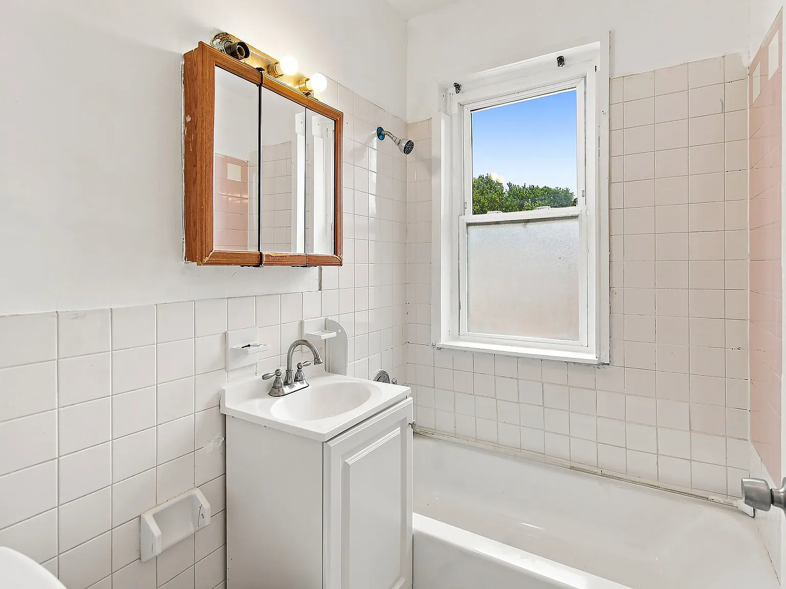 3 bed, 1250 sqft, $2,150 — Photo 3