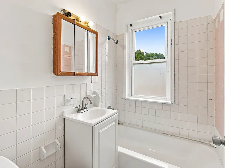 320 Hewitt St #2 — Photo 3