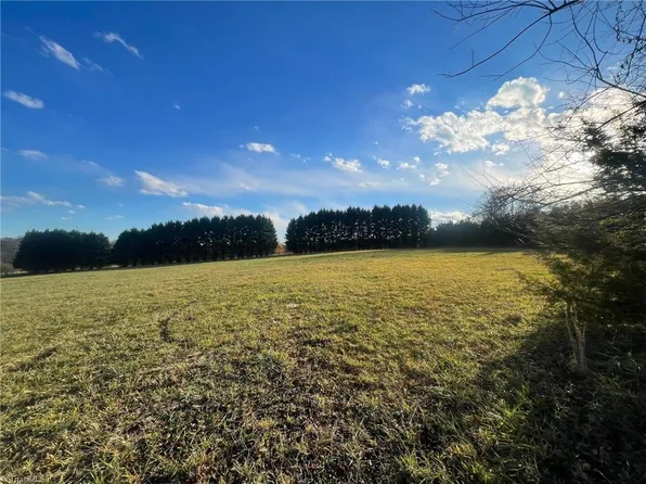 2 W Forest Dr, State Road, NC 28676