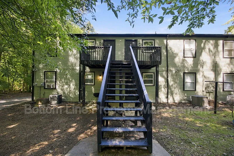 2 bed, 1.0 bath, 800 sqft, $1,195 — Photo 2