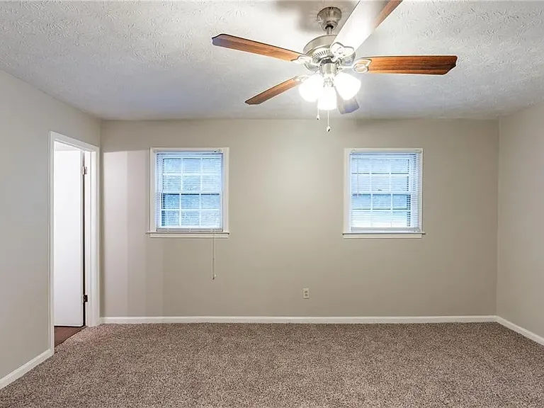 2047 Cliffton Ter — Photo 20