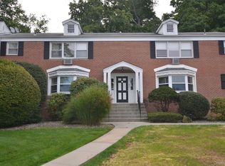 13 Lenox Ct APT 911, Suffern, NY 10901