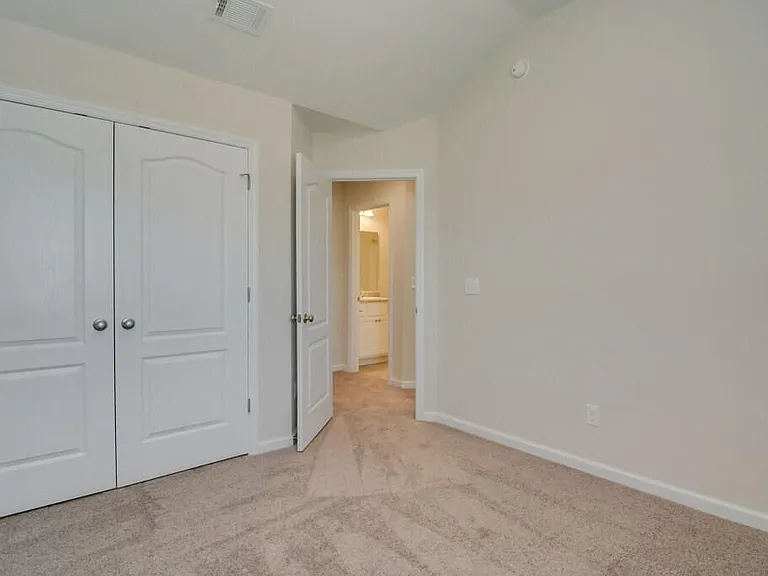 305 Norwich Dr — Photo 25