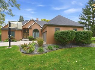 1916 S Woodfield Trl, Warsaw, IN 46580