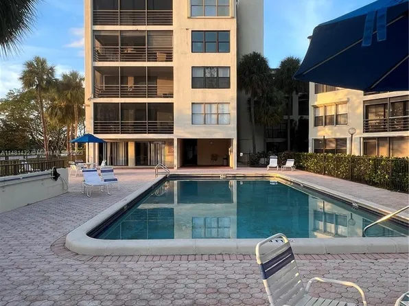 2322 S Cypress Bend Dr APT 409, Pompano Beach, FL 33069