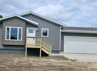 2008 E Walnut St, Sioux Falls, SD 57103