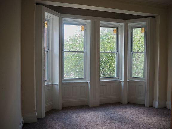 5th image of 3318 Arch St #2