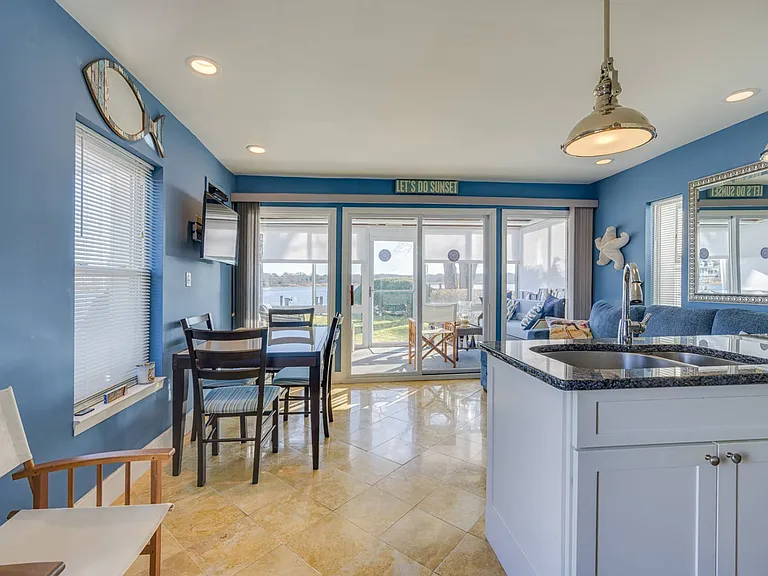 30 Little Neck Rd #18 — Photo 4