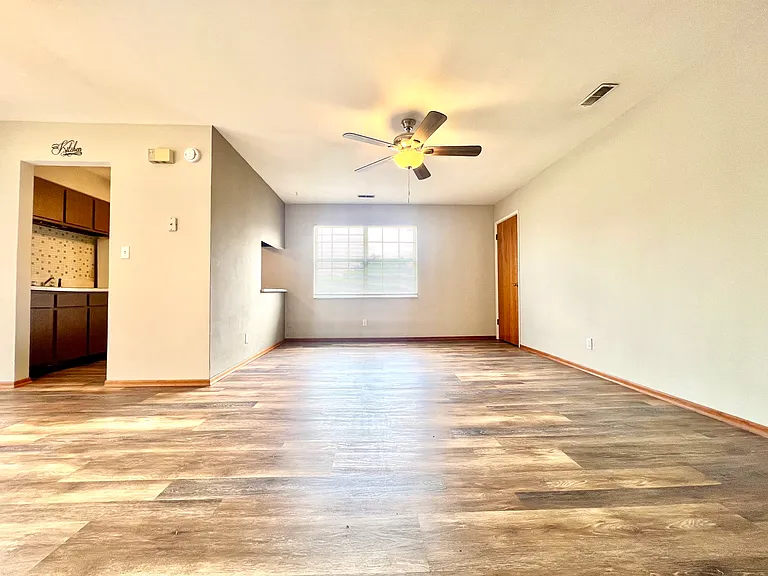 1111 Express Dr #4 — Photo 3