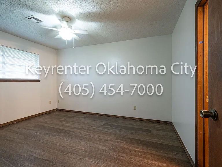 920 SW 97th St Duplex — Photo 18