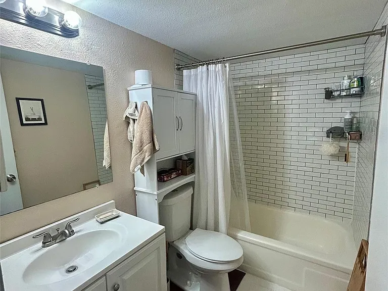 2207 Leon St #209 — Photo 8
