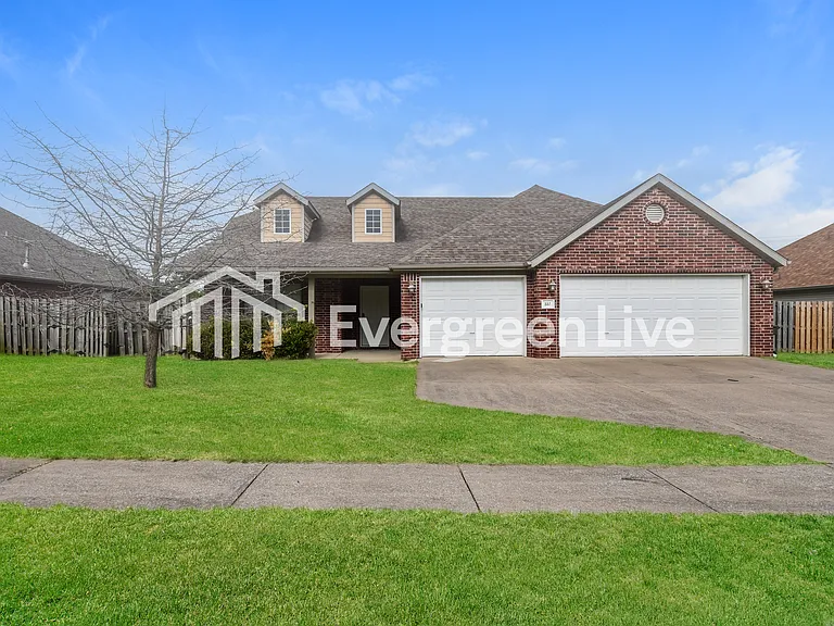 557 N Fox Meadows Ln — Photo 1
