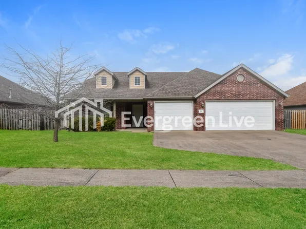 557 N Fox Meadows Ln, Fayetteville, AR 72704