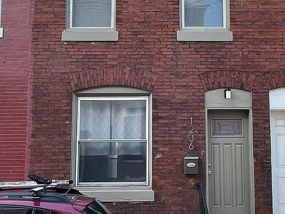3rd image of 1236 N Myrtlewood St
