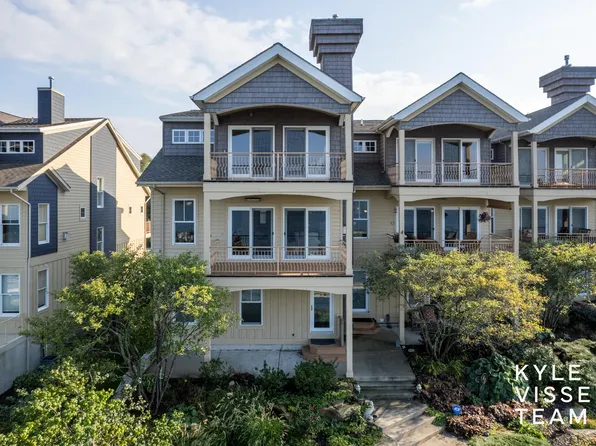 1651 S Shore Dr, Holland, MI 49423