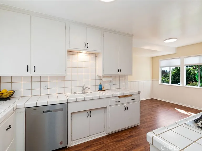 1027 S Malgren Ave — Photo 10