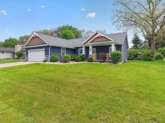 4th image of 1508 Evergreen Pl