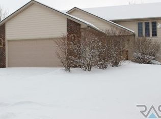 5609 S Sandra Dr, Sioux Falls, SD 57108