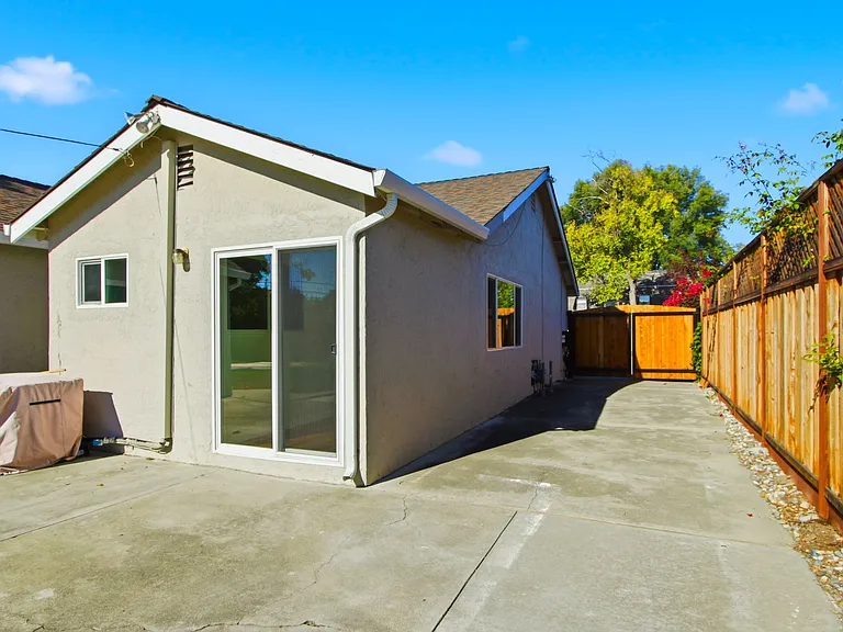 12610 Paseo Flores — Photo 44