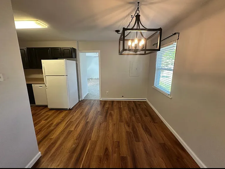 6824 Waveland Ave — Photo 5