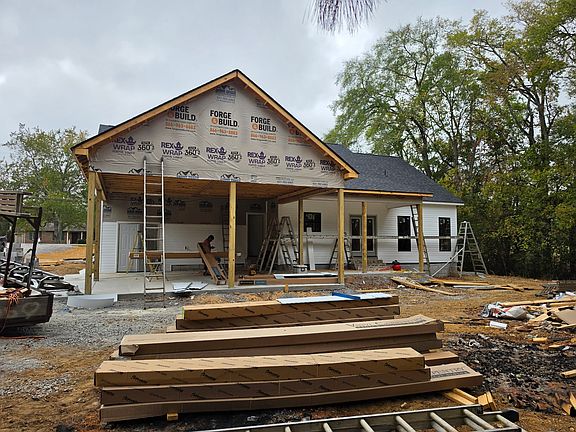 4th image of 415 Narrows Rd