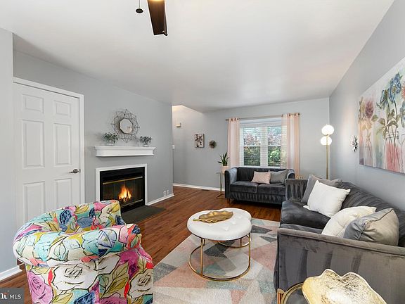 4th image of 207 Saint Albans Ct #207