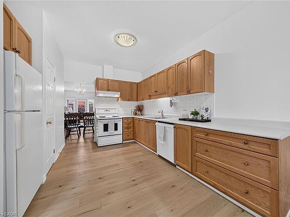 5th image of 21 Twentyplace Blvd