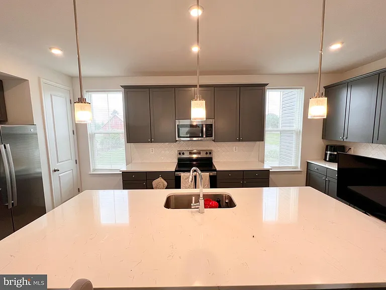 357 Andrew Ct — Photo 9