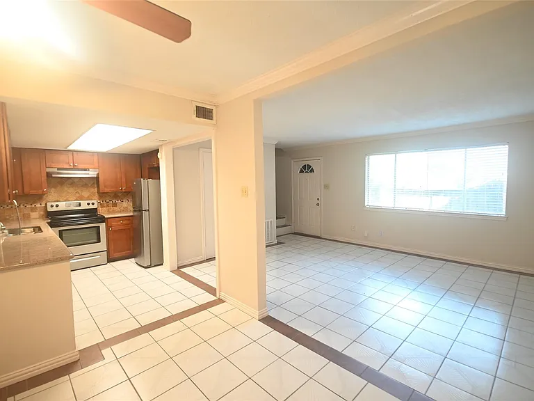 8314 La Roche Ln — Photo 5