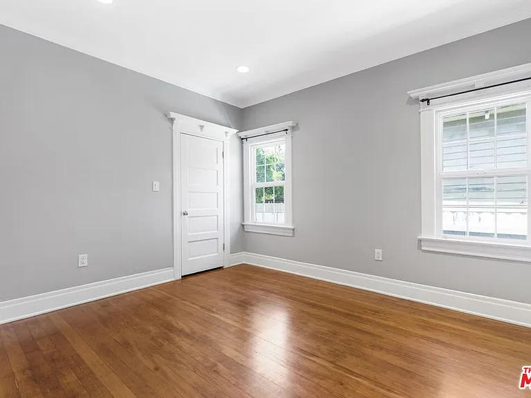 2230 W 30th St — Photo 21