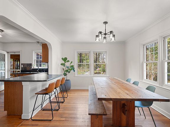 4th image of 204 Forsythe St