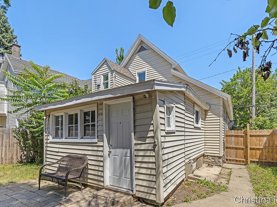 1st image of 927 Davis Ave NW