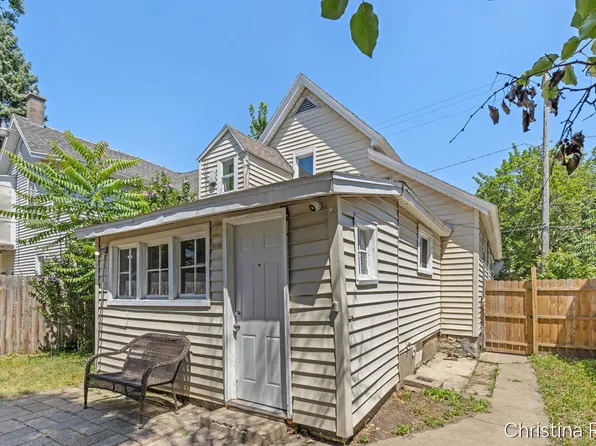 927 Davis Ave NW, Grand Rapids, MI 49504