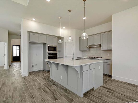 5th image of 2920 Edinburgh Park