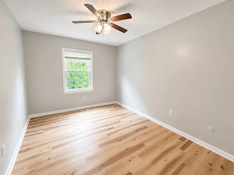 1821 Durham W — Photo 12