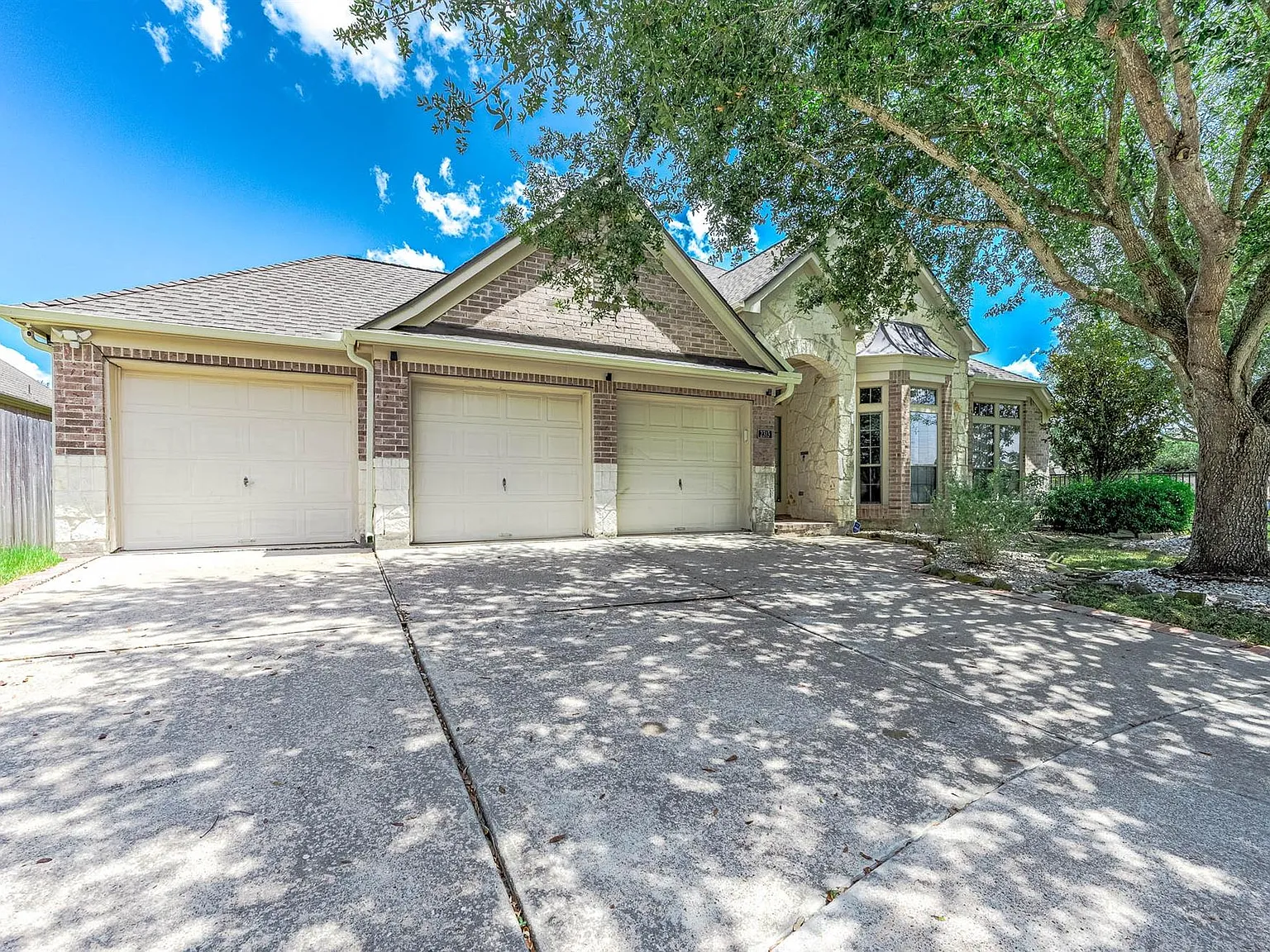 4 bed, 2.0 bath, 2813 sqft, $3,100 — Photo 2