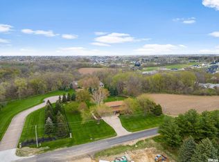 4200 Tanglewood Rd, Bettendorf, IA 52722