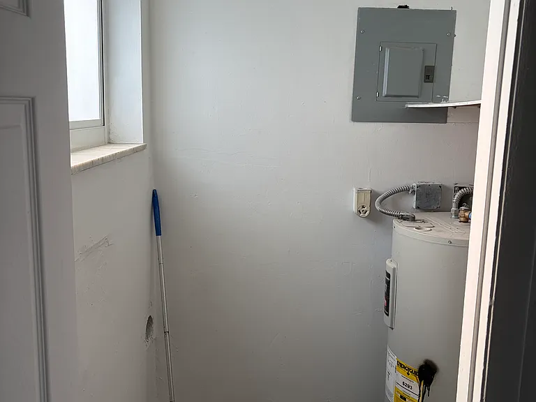 1434 SW 33rd St #1 — Photo 8