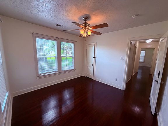 5th image of 212 W Hunnicutt St #1