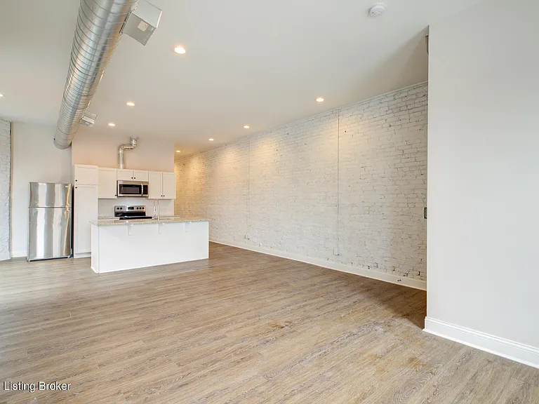 1105 S 1st St #4 — Photo 10