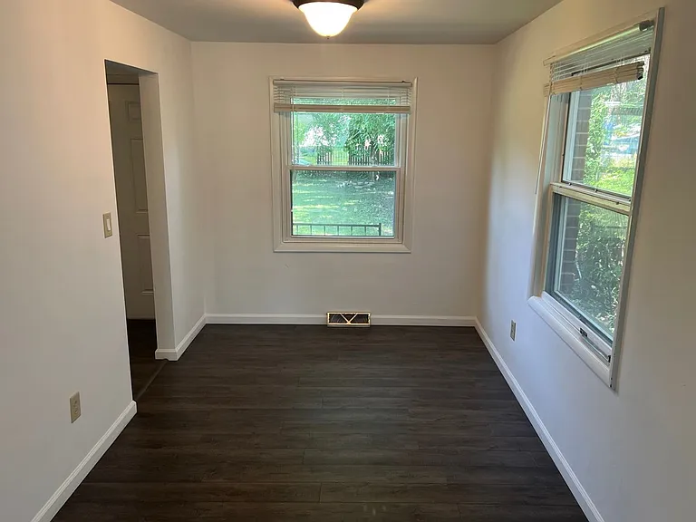 1612 W University Ave — Photo 4