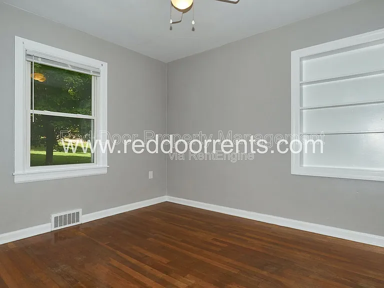 385 W Hawthorne St — Photo 18