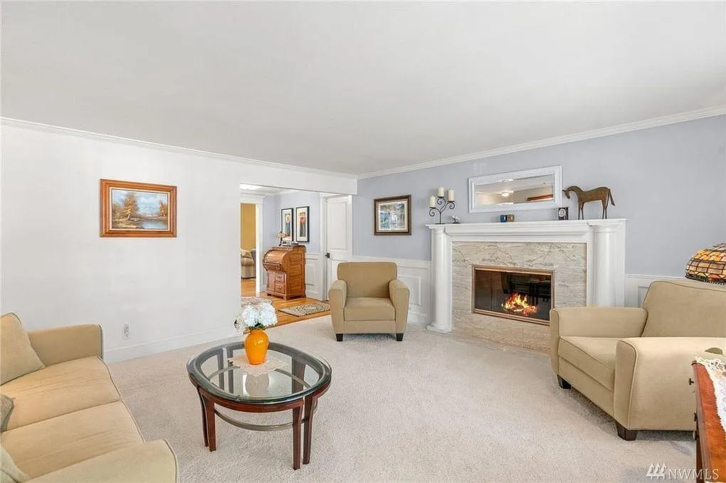 4 bed, 2360 sqft, $4,395 — Photo 3