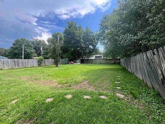 4th image of 455 Lara Ave